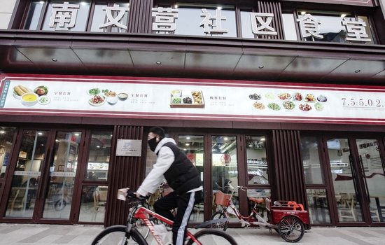 2月26日,河北省雄安新区容东片区南文营社区食堂等候迎接社区居民。河北日报记者 刘光昱 摄