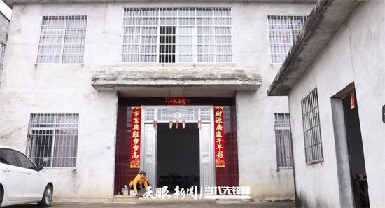 如今,覃菊艳家已建起了小洋房