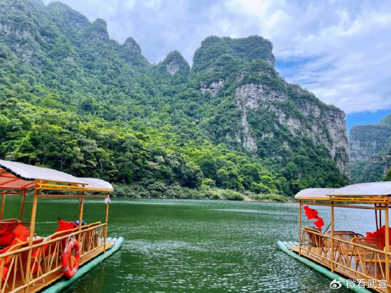 圣堂湖游船