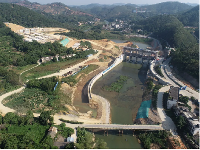 龙云灌区工程蟠龙水库建设现场。(蓝诗/摄)